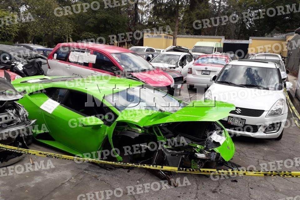 Abandonan Lamborghini tras choque en Polanco