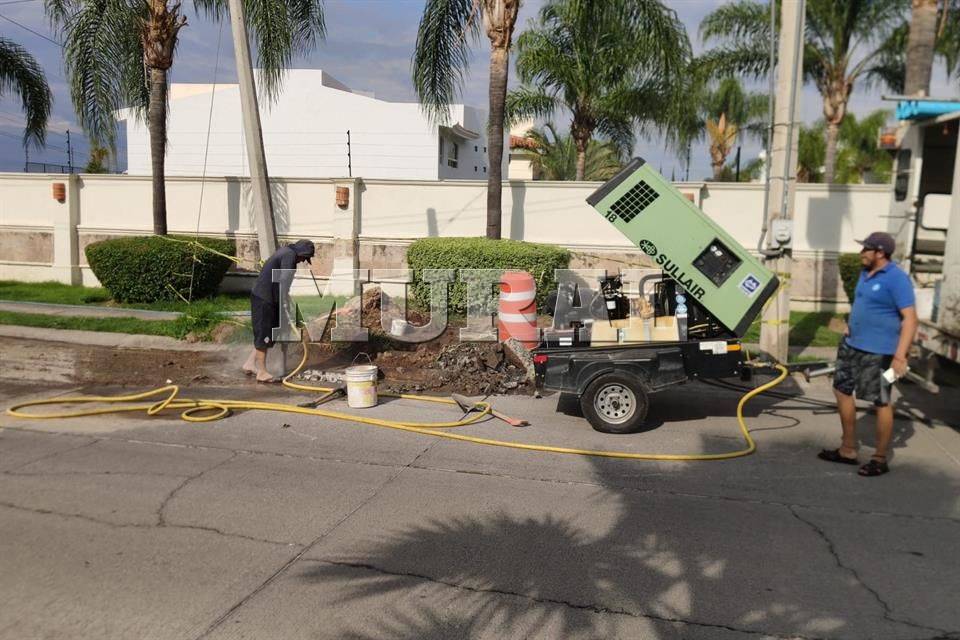 Por fin reparan fuga de agua en Bugambilias